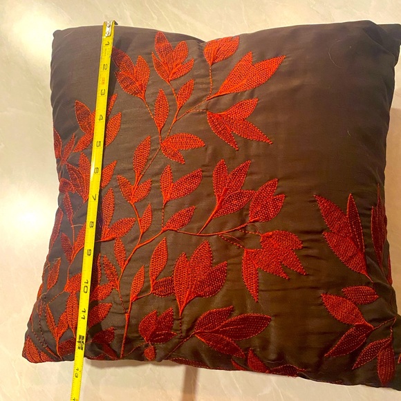 Decorative pillow - Picture 2 of 2